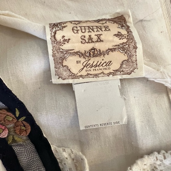 Authentic 1970s Vintage Gunne Sax Lace Embroidered Rose Prairie Dress - Picture 10 of 17